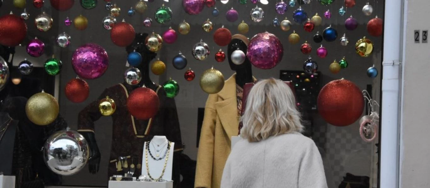 Εορταστικό ωράριο: Τι ώρα κλείνουν τα καταστήματα - Τι ισχύει για τα σούπερ μάρκετ
